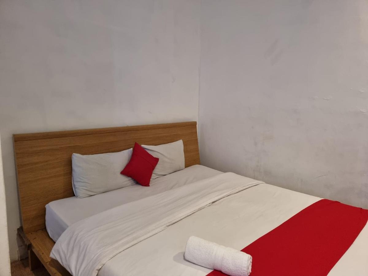 Oyo 90450 Sentra Inn Медан Екстериор снимка