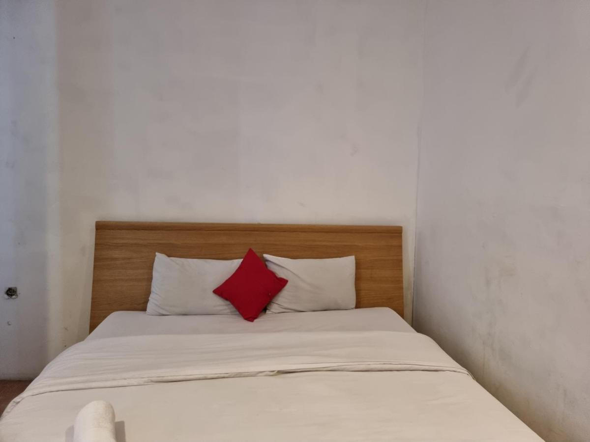 Oyo 90450 Sentra Inn Медан Екстериор снимка